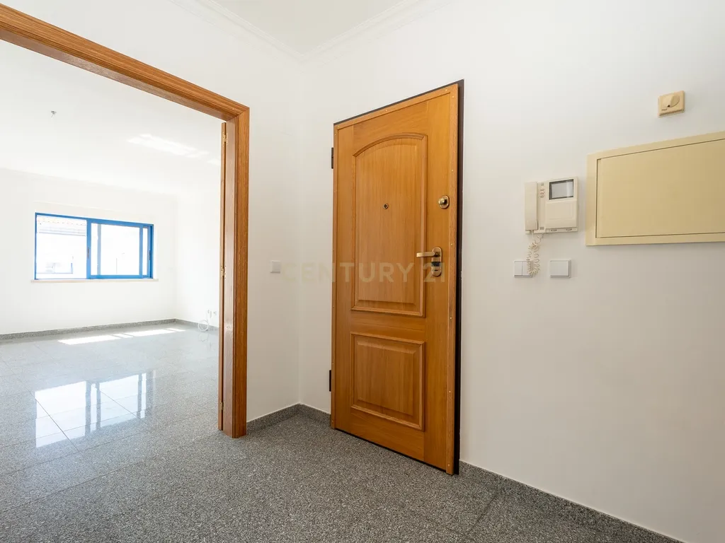 Apartamento T3 Janelas do Parque no Montijo - Image 3