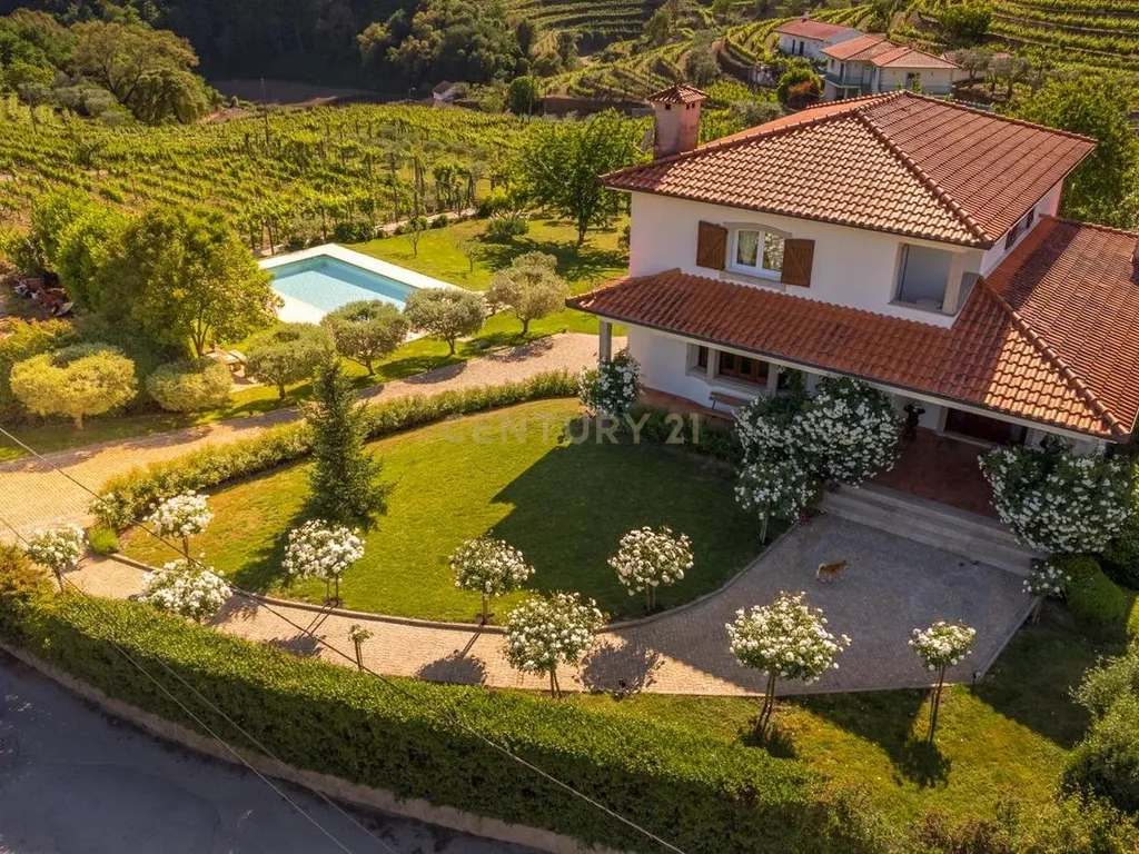 Quinta T3 + 1 com Piscina em Sermanha, Sedielos - Peso da Régua - Vila Real - Image 4