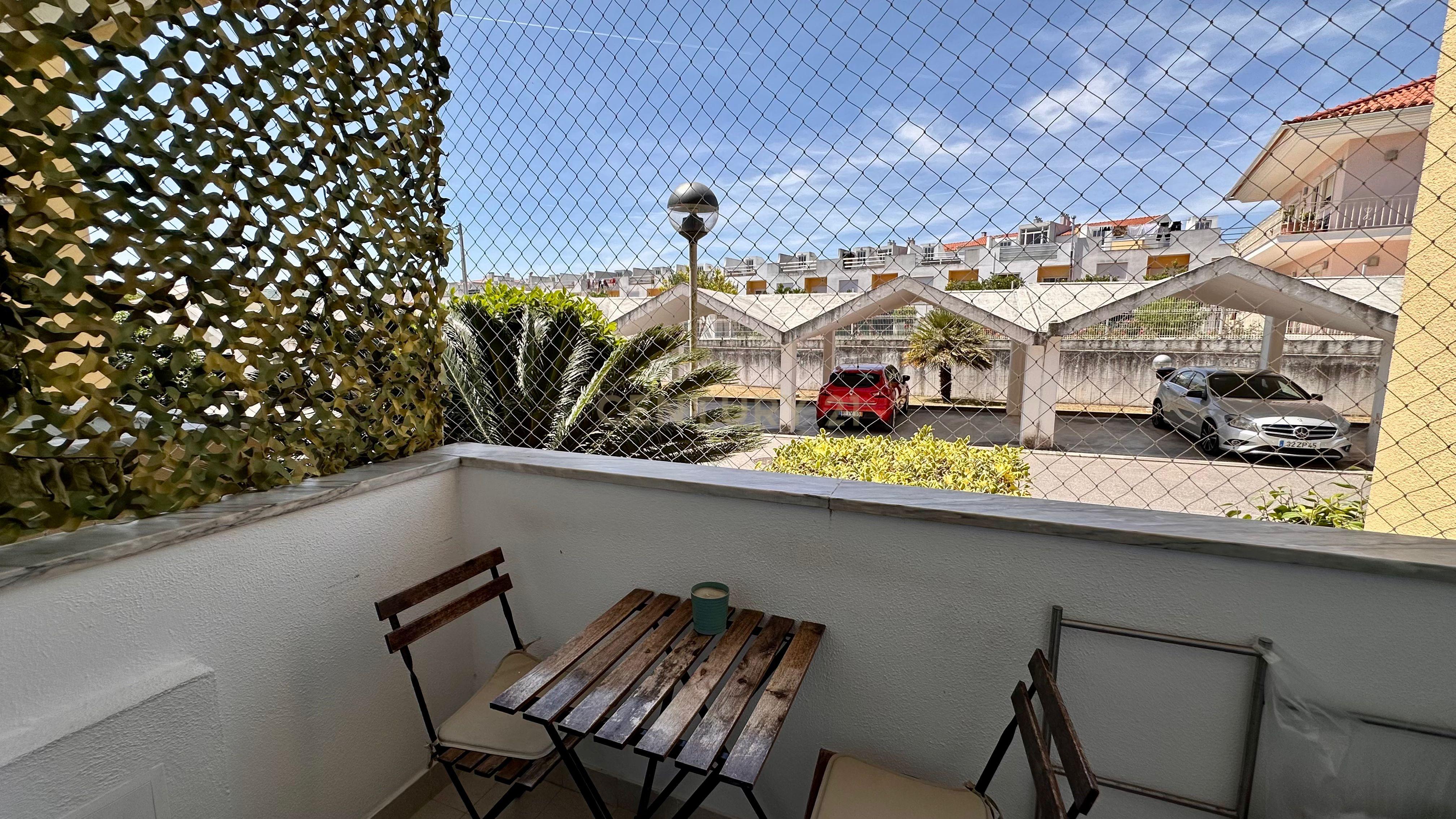 Fotografia 12 de Venda T1 com Terraço Privativo em Condomínio Fechado no Carregado