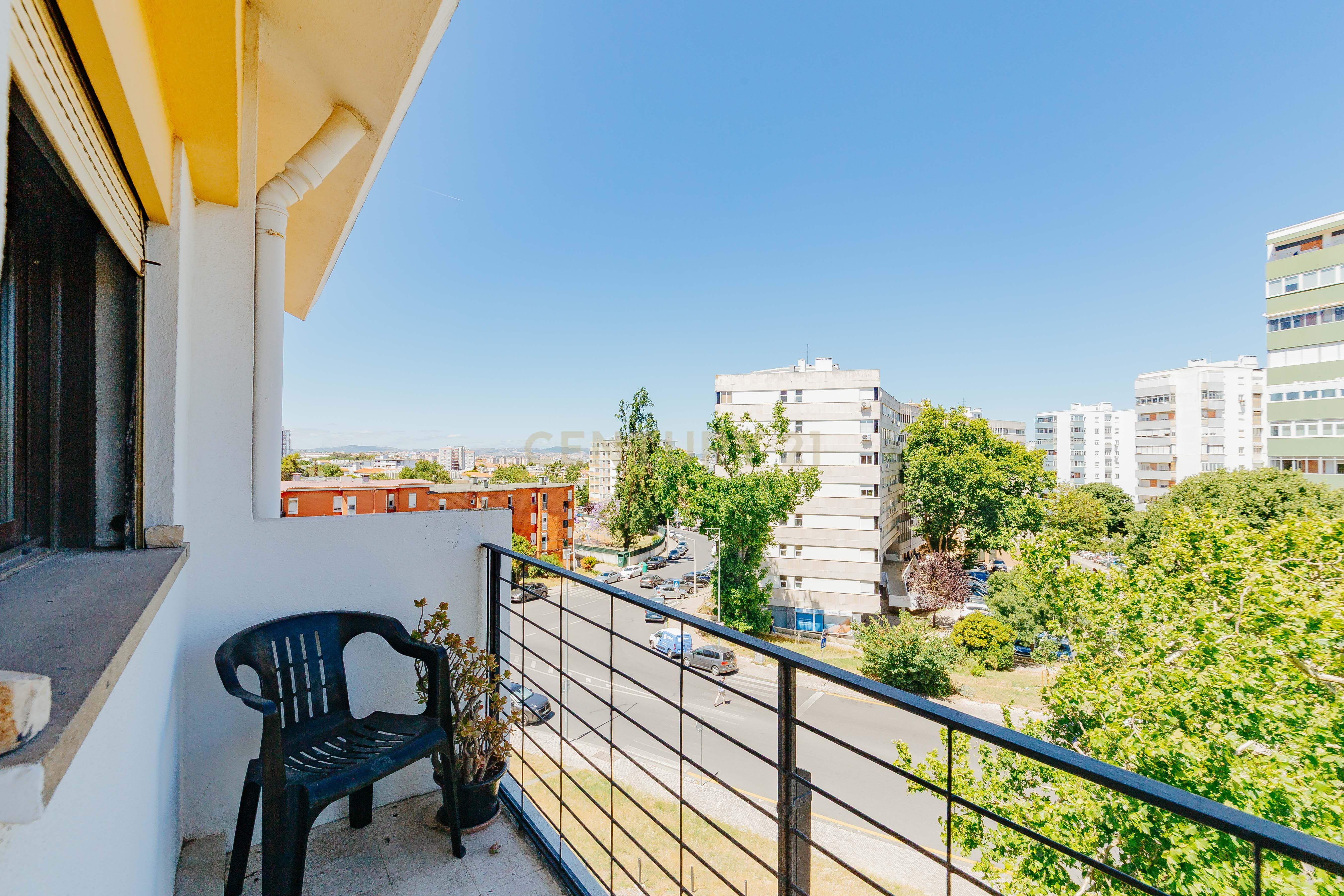 Fotografia 5 de Apartamento T2 com Varanda e Arrecadação nos Olivais Sul