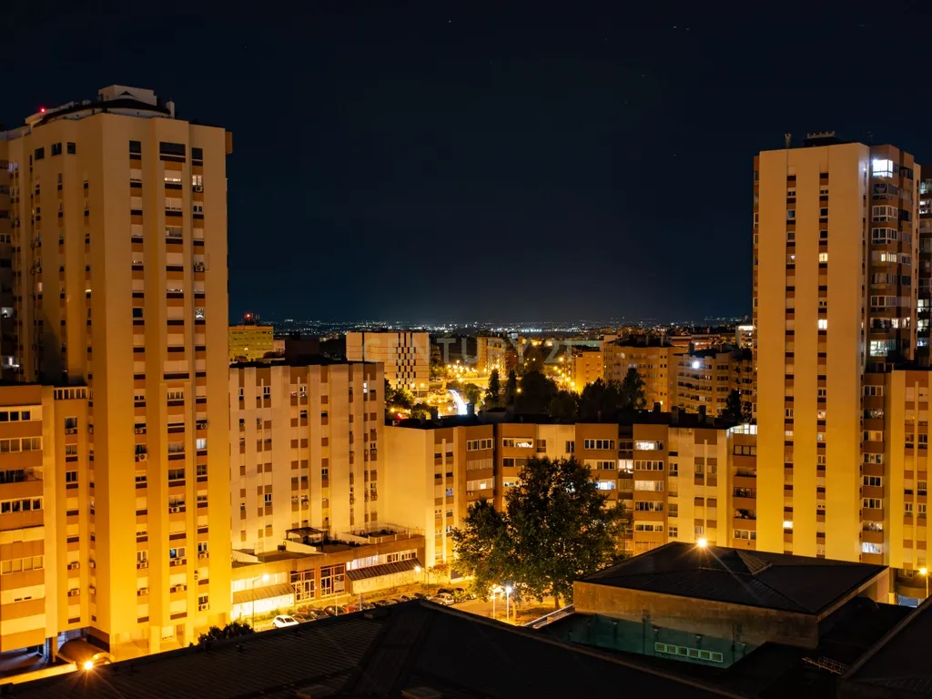Apartamento T4 duplex com 3 estacionamentos e piscina privativa - Areeiro - Image 18