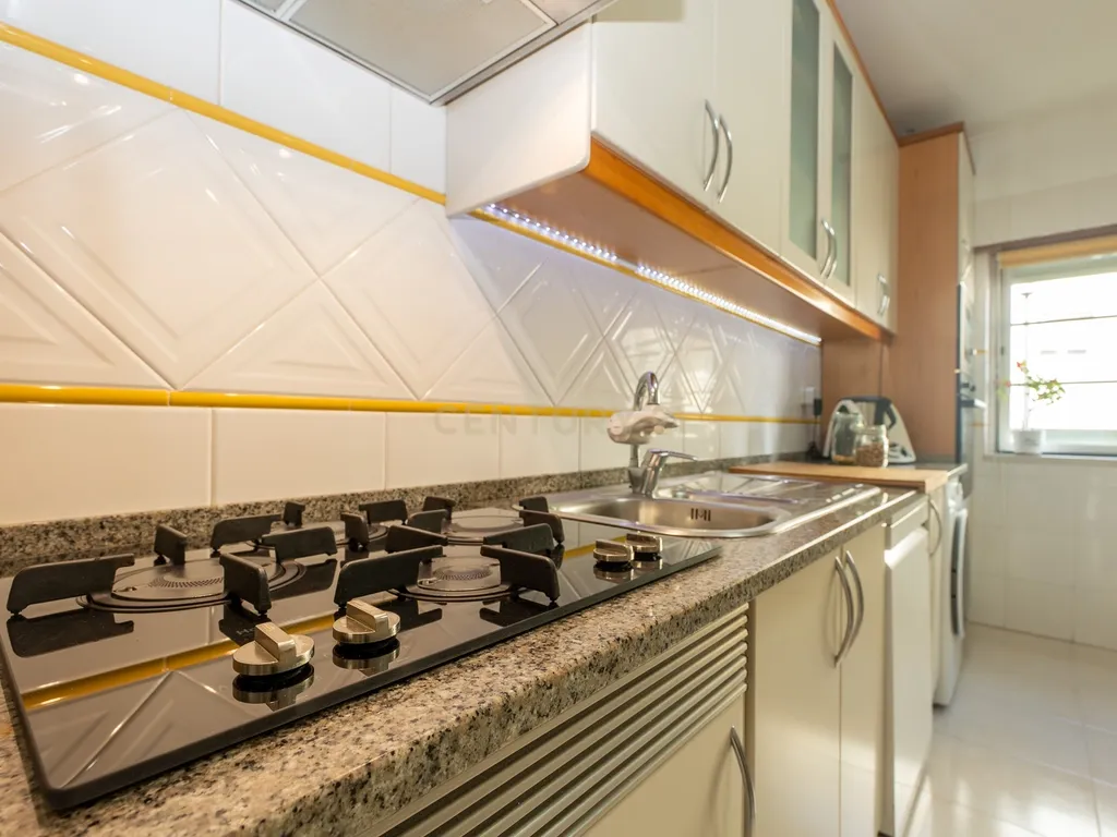 ** ESPECTACULAR APARTAMENTO NO CENTRO DE MAFRA, COM PARQUEAMENTO ** - Image 19