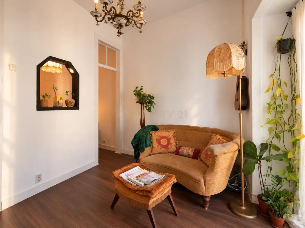 T1+2 dúplex com jardim privado e varanda - Image 2