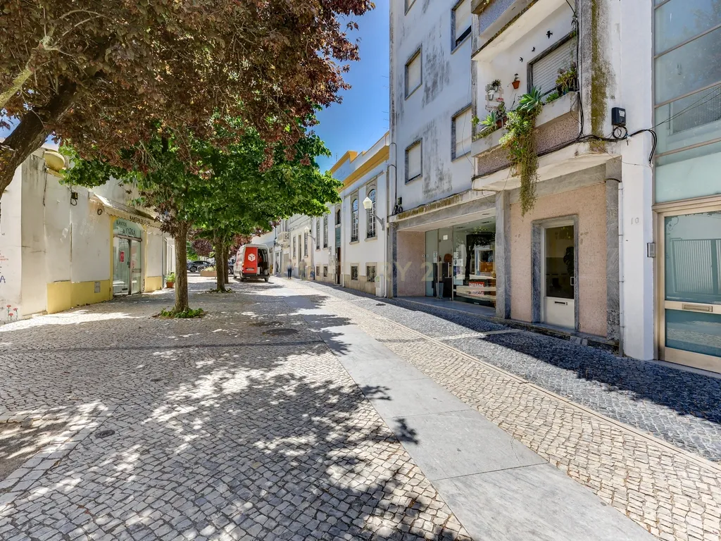 Apartamento T2, Centro de Beja, 74 m2, duas varandas, Arrendado - Image 3