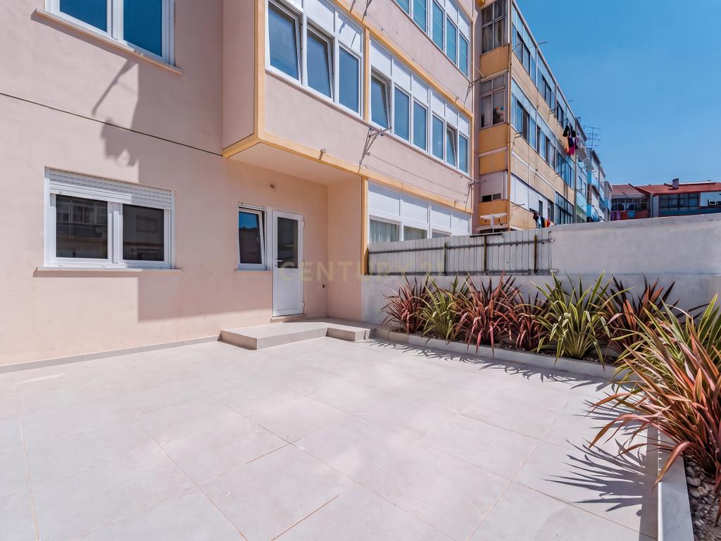 Apartamento Totalmente Remodelado com Terraço de 33 m² | Cruz de Pau – Amora - Image 13
