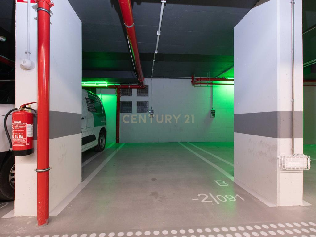 T1 no 11 andar: arrecadação e estacionamento no condomínio Distrikt, Parque das Nações - Image 18