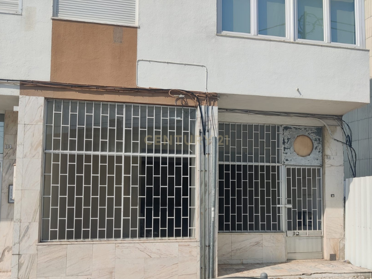 Espaço Comercial para Venda no Feijó em Almada  - Image 1