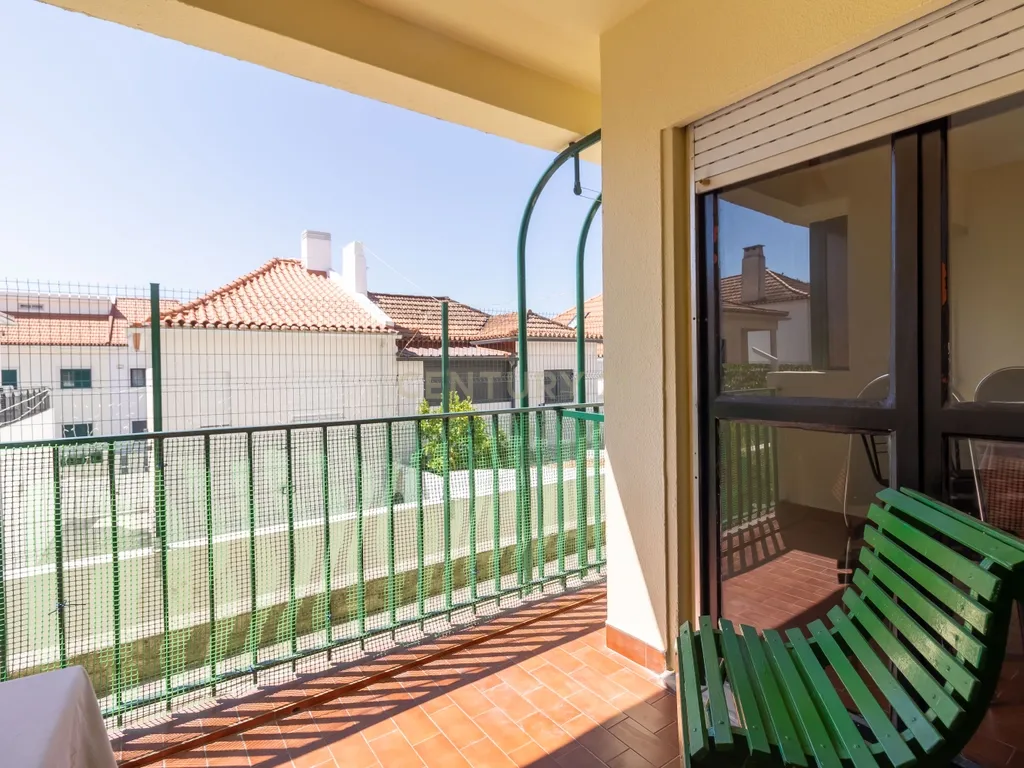 T1 em Caselas com varanda e vista desafogada – Excelente oportunidade para remodelar a gosto - Image 7