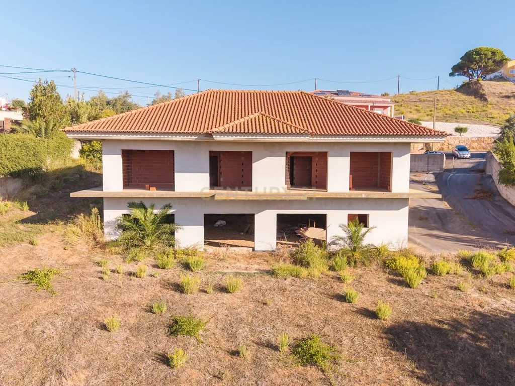 Moradia em Alenquer - Projeto Aprovado - Image 1