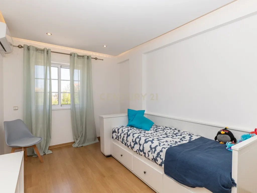 Apartamento T2 na Quinta da Carcereira - Sobreda - Image 11