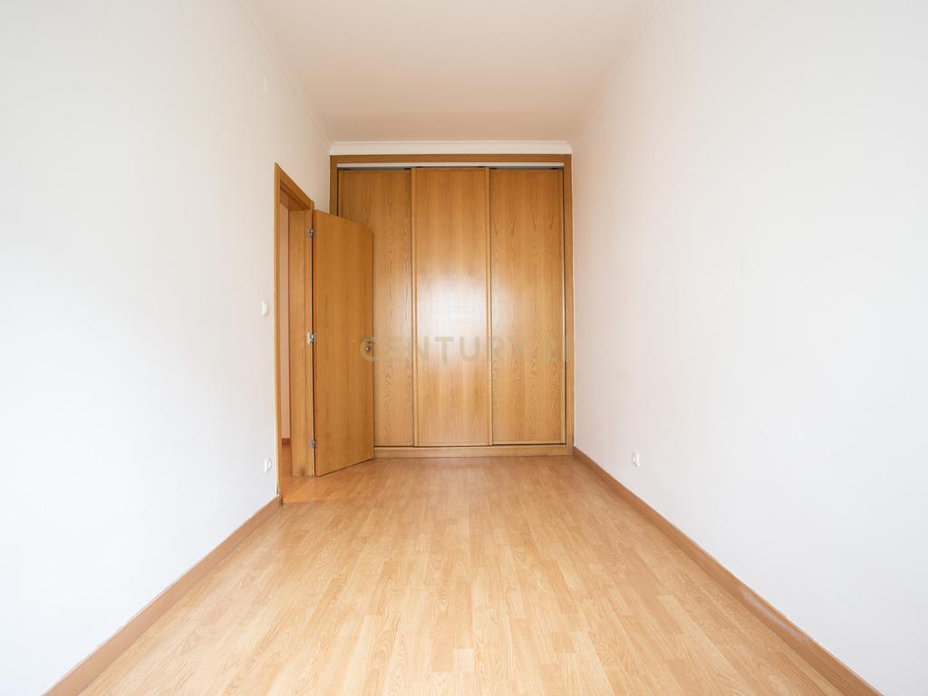 Apartamento T2 ,com suite, perto do metro do alto dos moinhos - Image 2