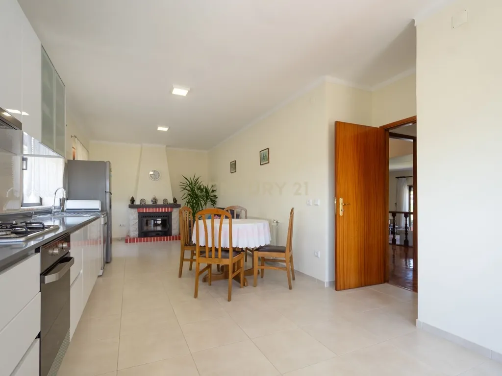 Moradia T3 com anexos e garagem para 3 carros – Canedo, Pampilhosa - Image 31