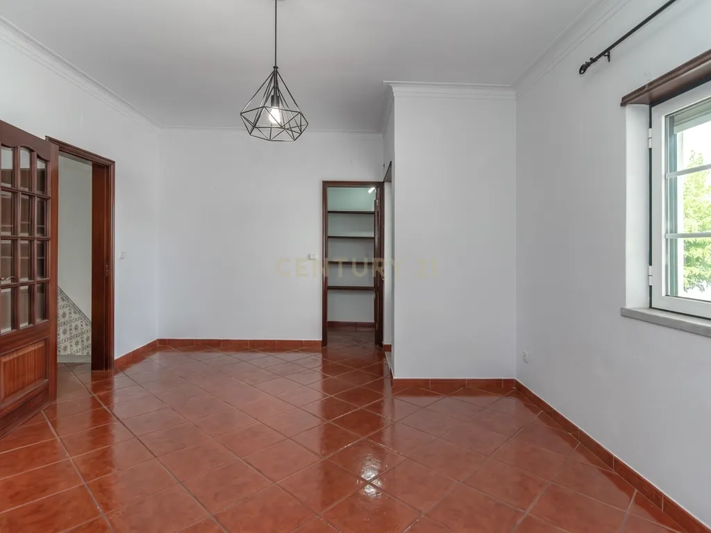 Moradia T2 no Centro de Évora (1º Andar) - Image 4