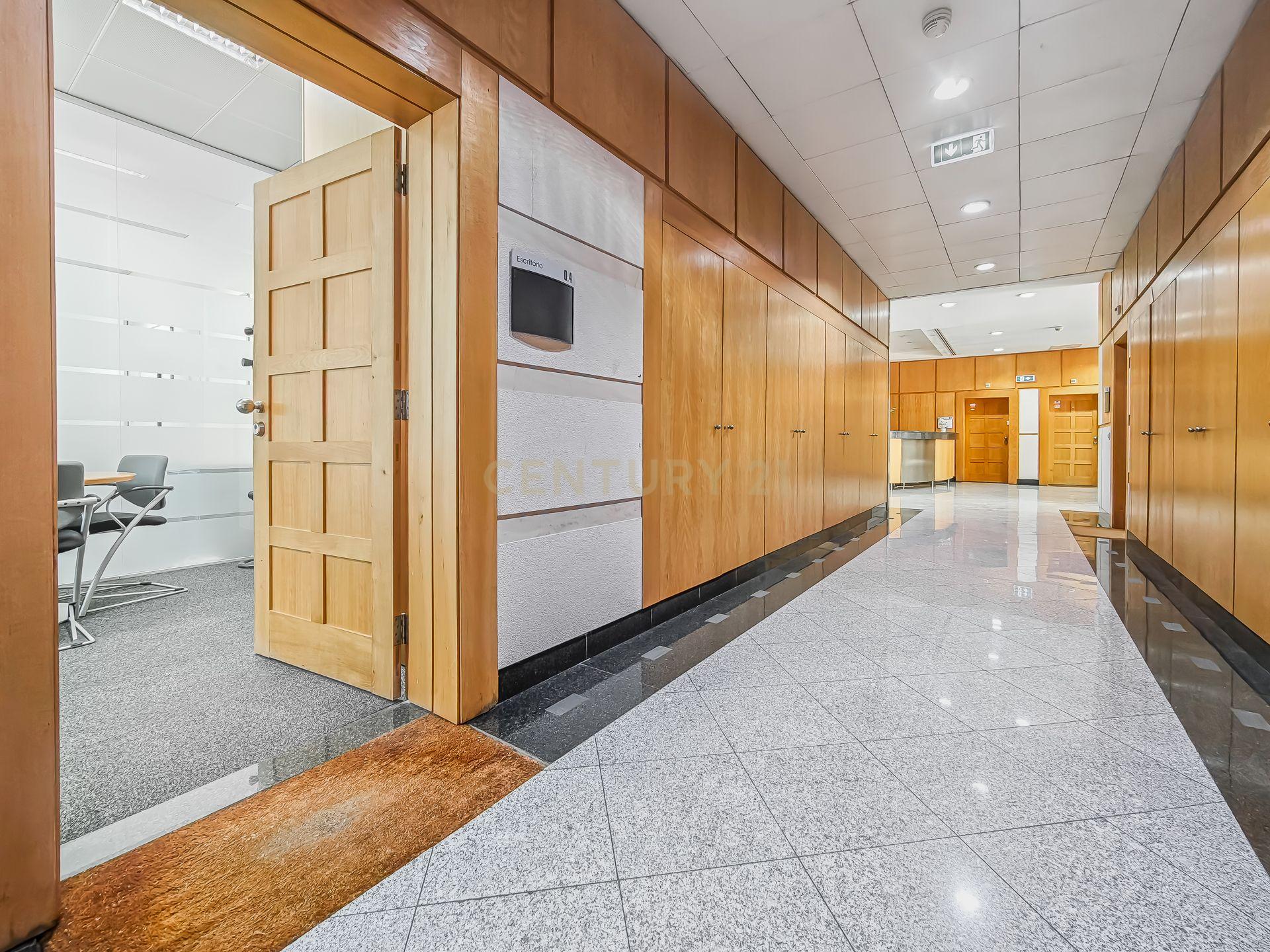 Fotografia 8 de Arrendamento de escritório com 2 salas de reuniões e sala comum | Arrecadação | 1 Parqueamento Beloura Office Park
