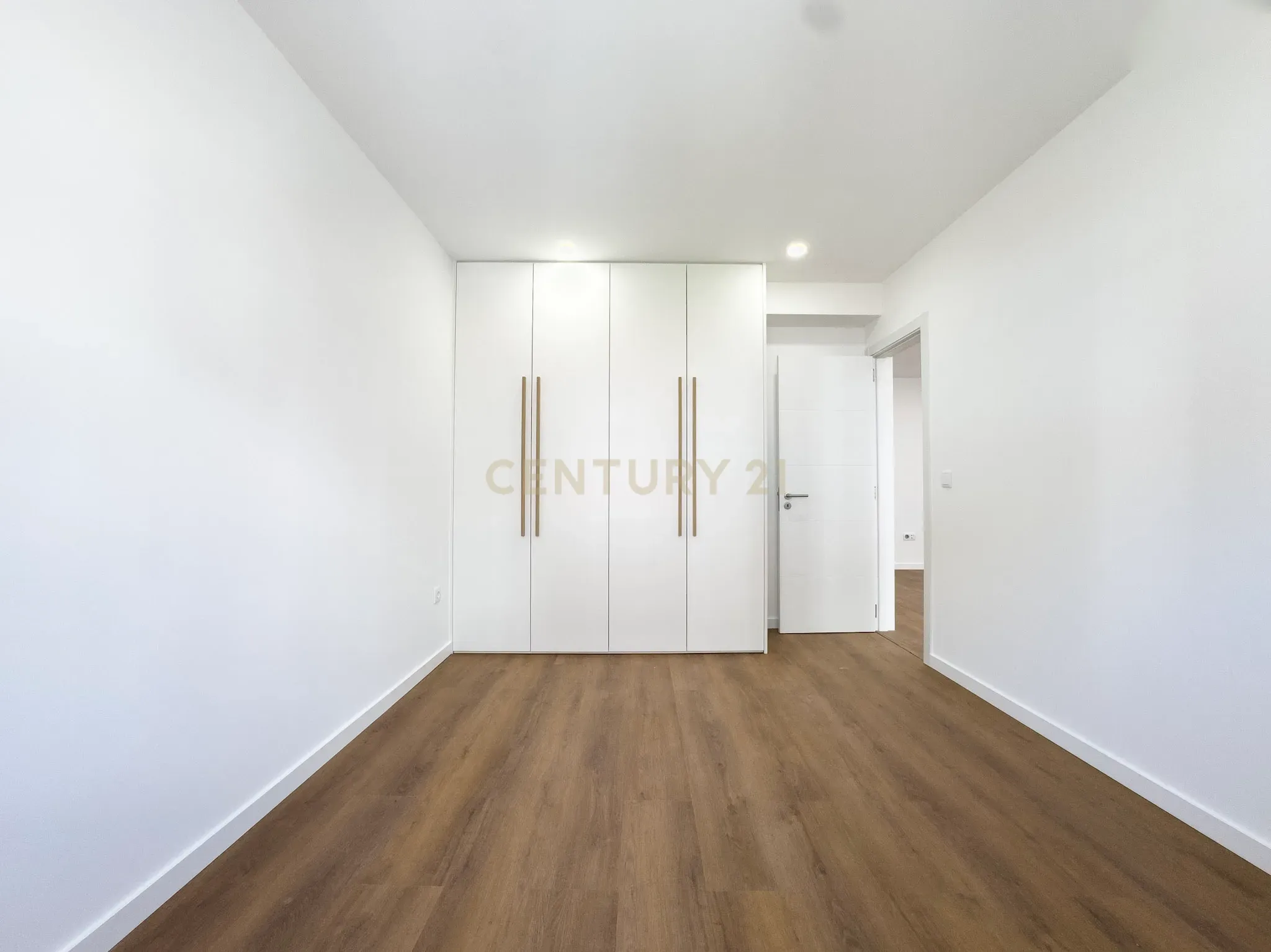 Fotografia 8 de Apartamento Duplex T5 Novo com Terraço na Cova da Piedade