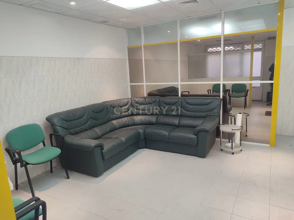 Loja com Duas Frentes | 75 m² | Quinta da Samaritana – Belas - Image 2