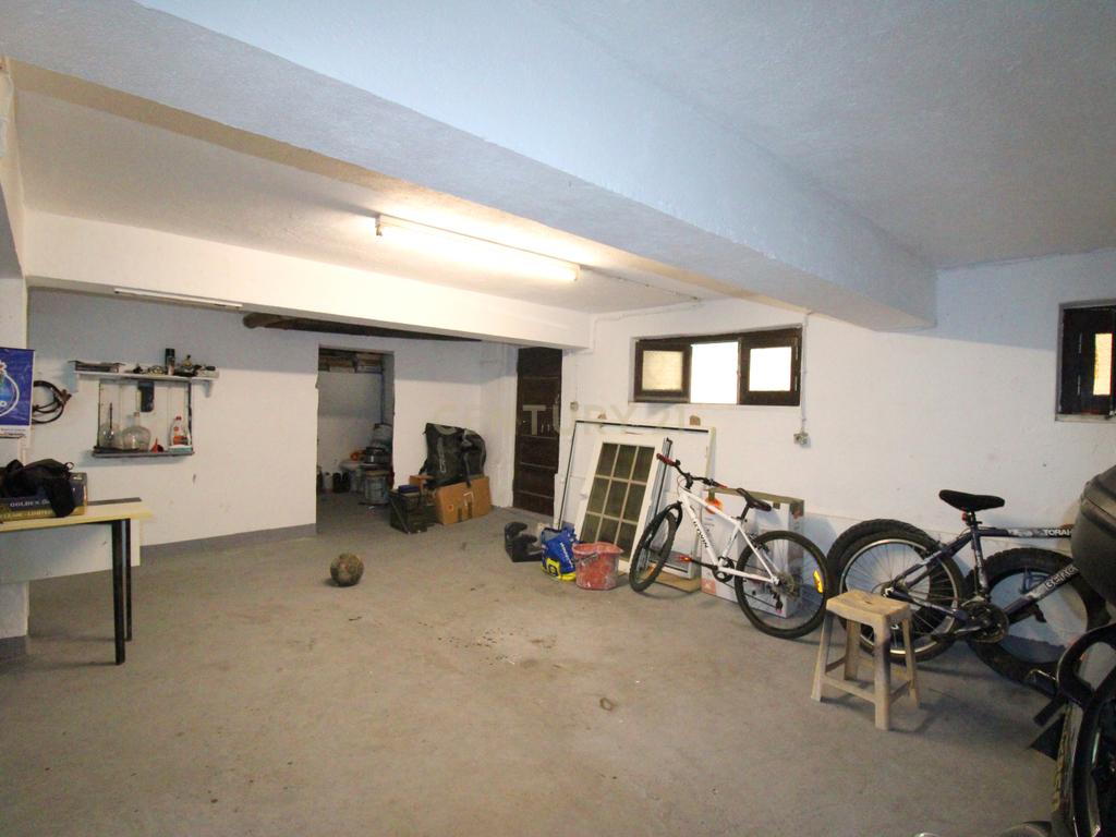 Espetacular Moradia T5 no Casal Do Marco com Garagem  - Image 33
