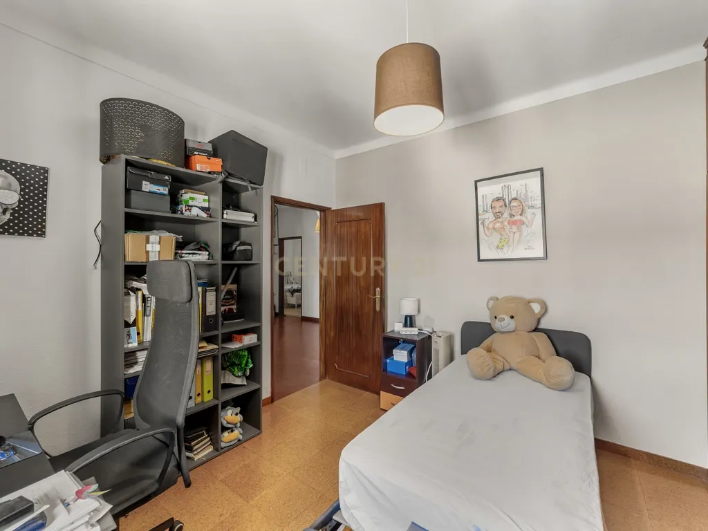 MORADIA T5 COM GARAGEM E PISCINA, 327 M² DE TERRENO PARA USUFRUIR - Image 33