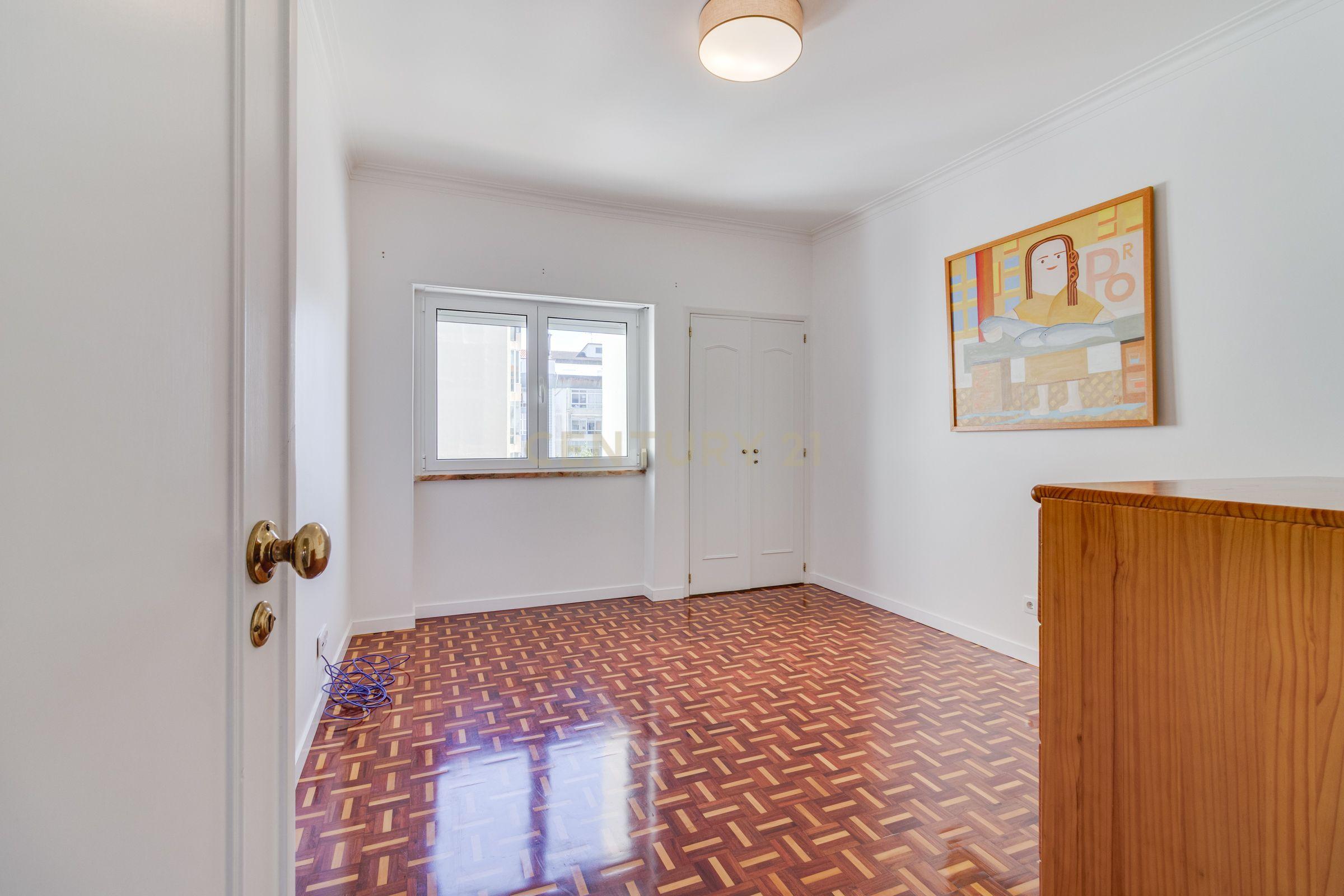 Fotografia 12 de Apartamento T3 Espaçoso e com Excelente Localização na Rinchoa — Rio de Mouro