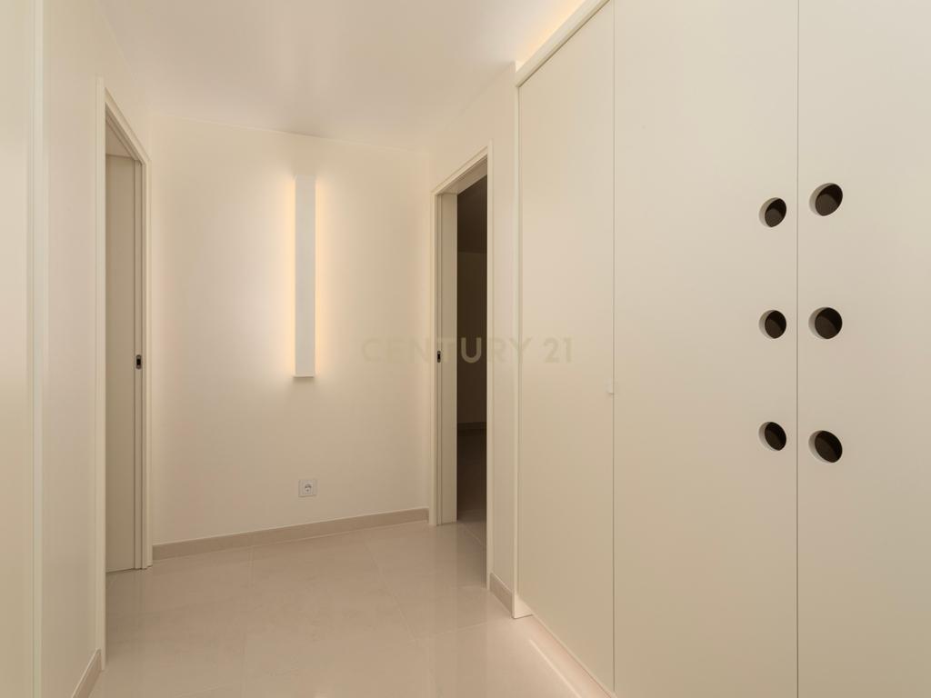 Exclusividade e Sofisticação. A Sua Nova Casa de Luxo no Algarve – Moradia Isolada com 3 Suites! - Image 5