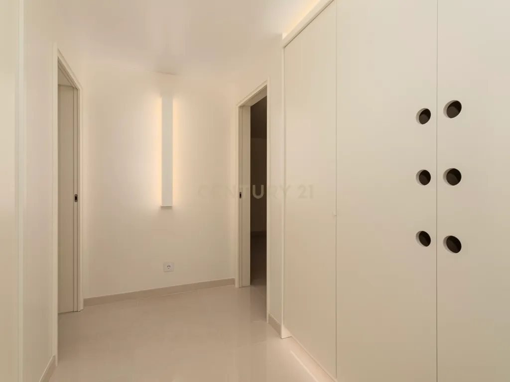 Exclusividade e Sofisticação. A Sua Nova Casa de Luxo no Algarve – Moradia Isolada com 3 Suites! - Image 5