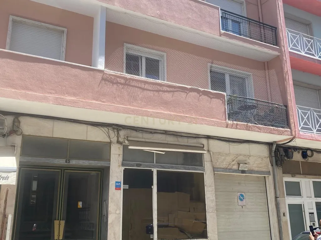 Oportunidade de Investimento em Campo de Ourique – Habitação + Loja Arrendadas com Garagem - Image 6