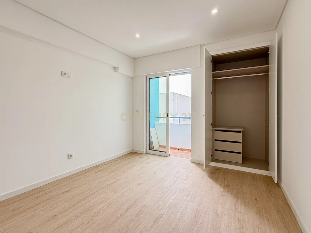 Apartamento T3 | Olhão | Renovado | 2WC’s - Image 15