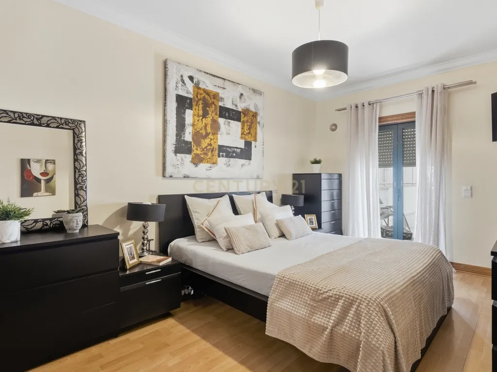 Apartamento T3 com terraço privativo, churrasqueira, zona de refeição e forno a lenha — Venda do Valador, Venda do Pinheiro - Image 22
