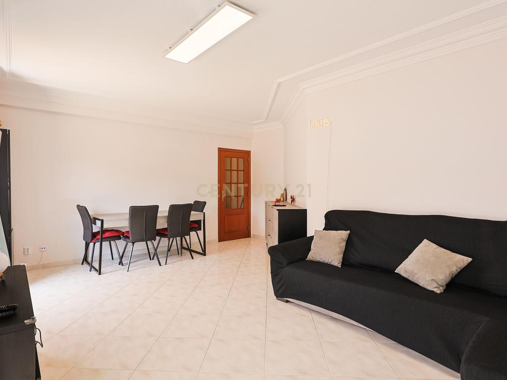 Apartamento T2 nas Quintinhas, Charneca de Caparica, com Terraço e Garagem - Image 18