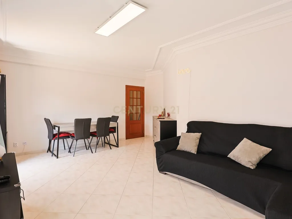 Apartamento T2 nas Quintinhas, Charneca de Caparica, com Terraço e Garagem - Image 18