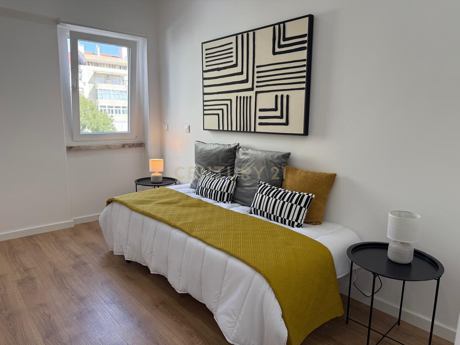 Fotografia 12 de Apartamento T3 Renovado com Suite, Varanda e Cozinha Totalmente Equipada