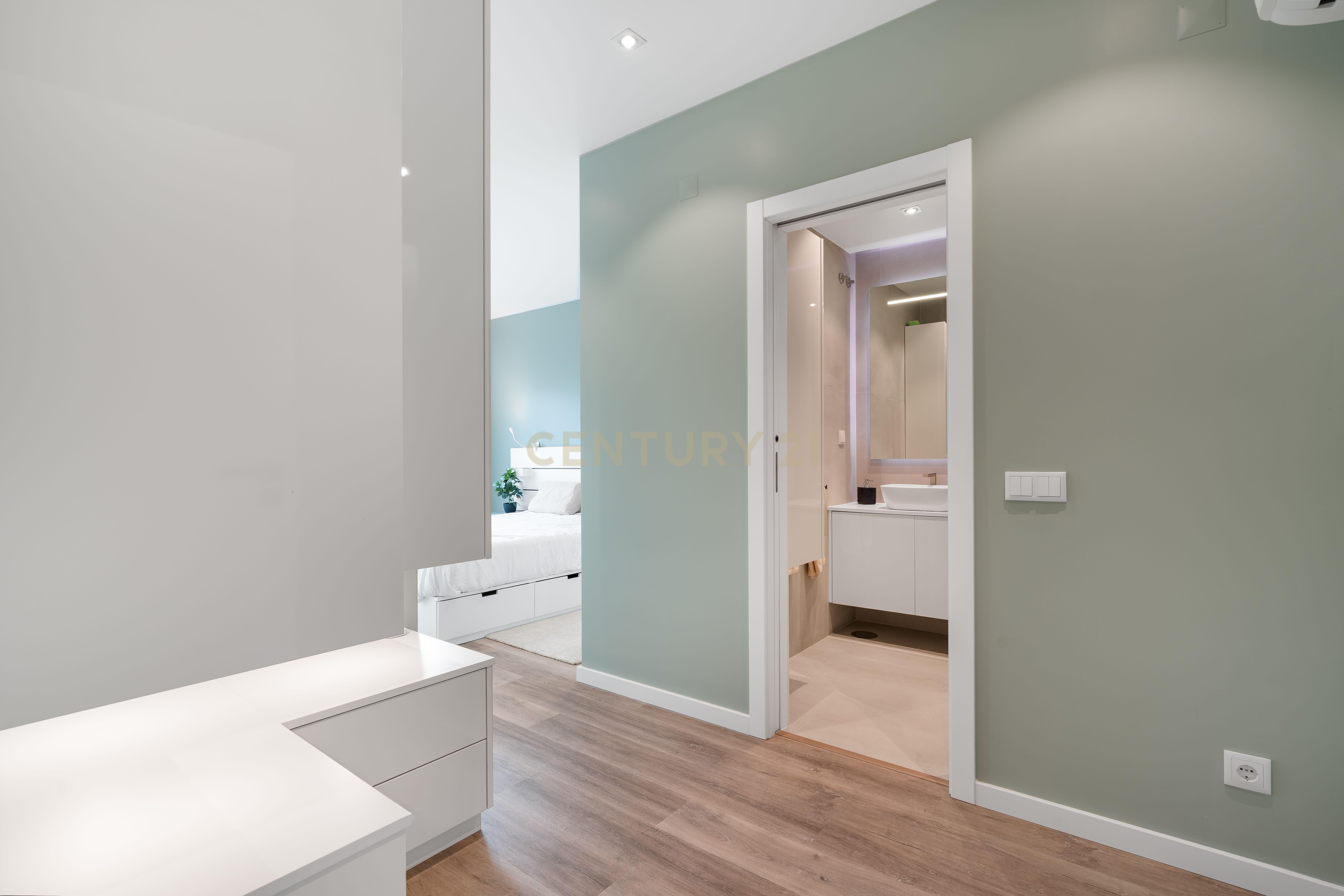 Fotografia 12 de Exclusivo Apartamento T4 com Renovação de Charme