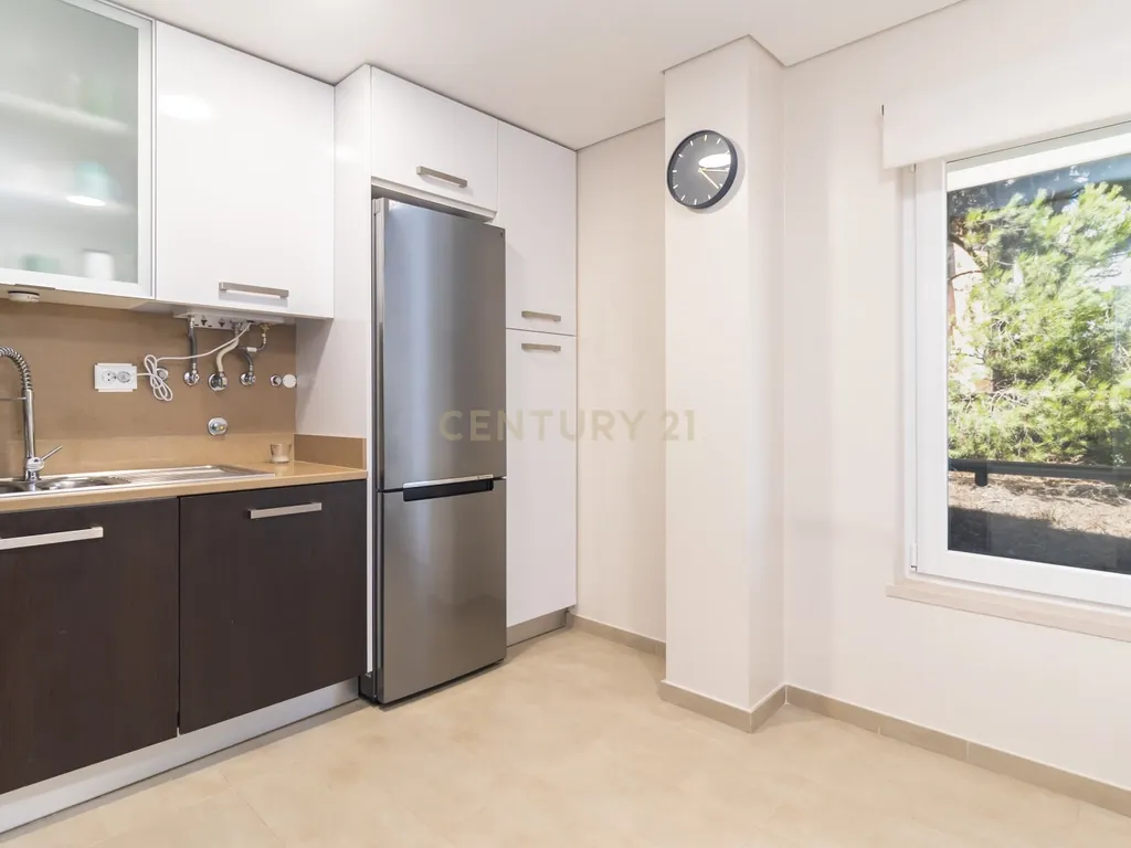 T3 com 125 m² | Quinta de São Macário | Suíte, Varanda e Arrecadação - Image 7