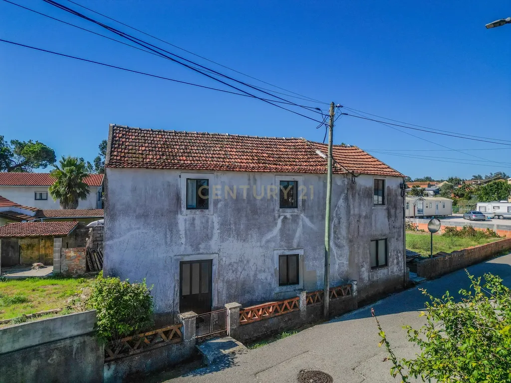 Moradia para renovar com 605 m2 de terreno em Santana, Figueira da Foz. - Image 2
