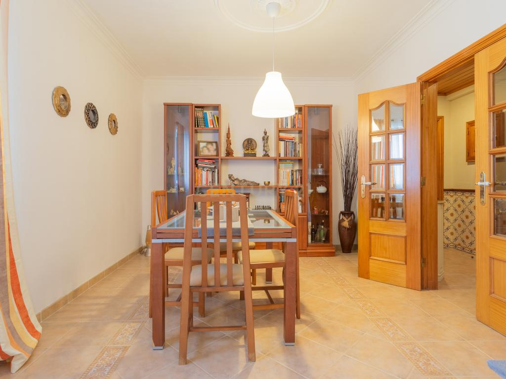 Apartamento T2 na Quinta do Anjo, Setúbal,  com Estacionamento e Piscina Comum - Image 8