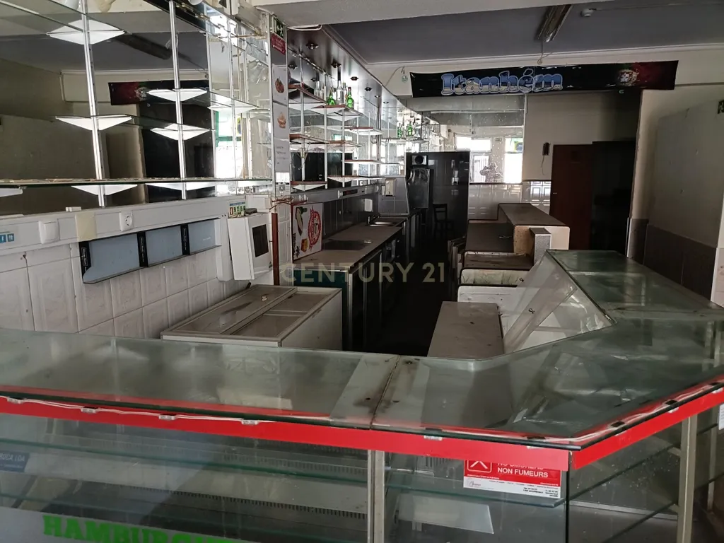 Espaço Comercial na Rua Passos Manuel, Alhandra - Image 2