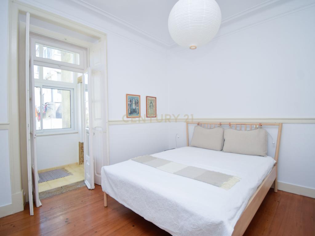 Apartamento T2+1 Renovado no Coração de Campo de Ourique - Image 16