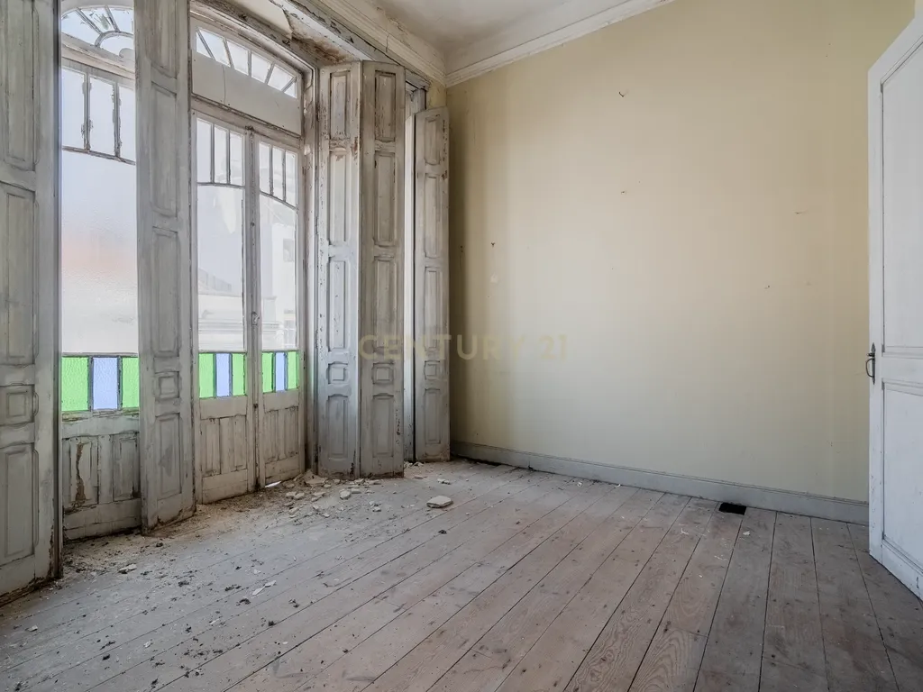 PRÉDIO PARA RECUPERAR, NO CENTRO HISTÓRICO DE PENICHE - Image 7