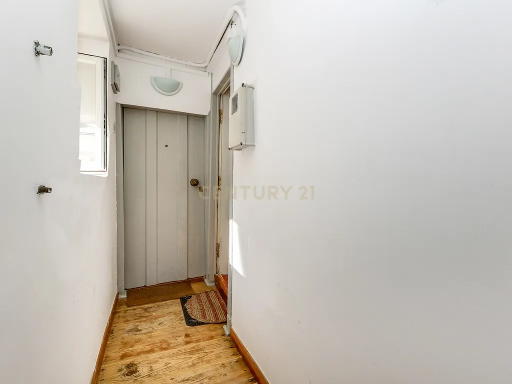 T2 DUPLEX EM ALFAMA COM VISTA PARA ARRENDAR - Image 21