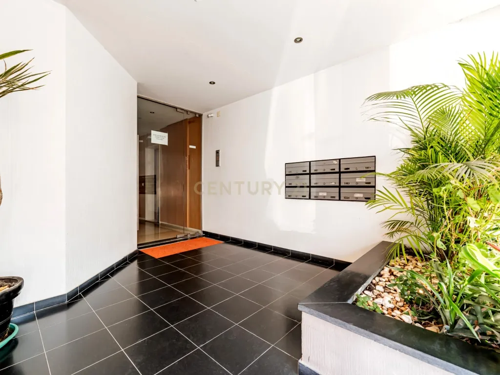 T3 Exclusivo com 161 m², Vista Mar e Potencial para Duplex | Quinta de Santa Teresa - Image 3