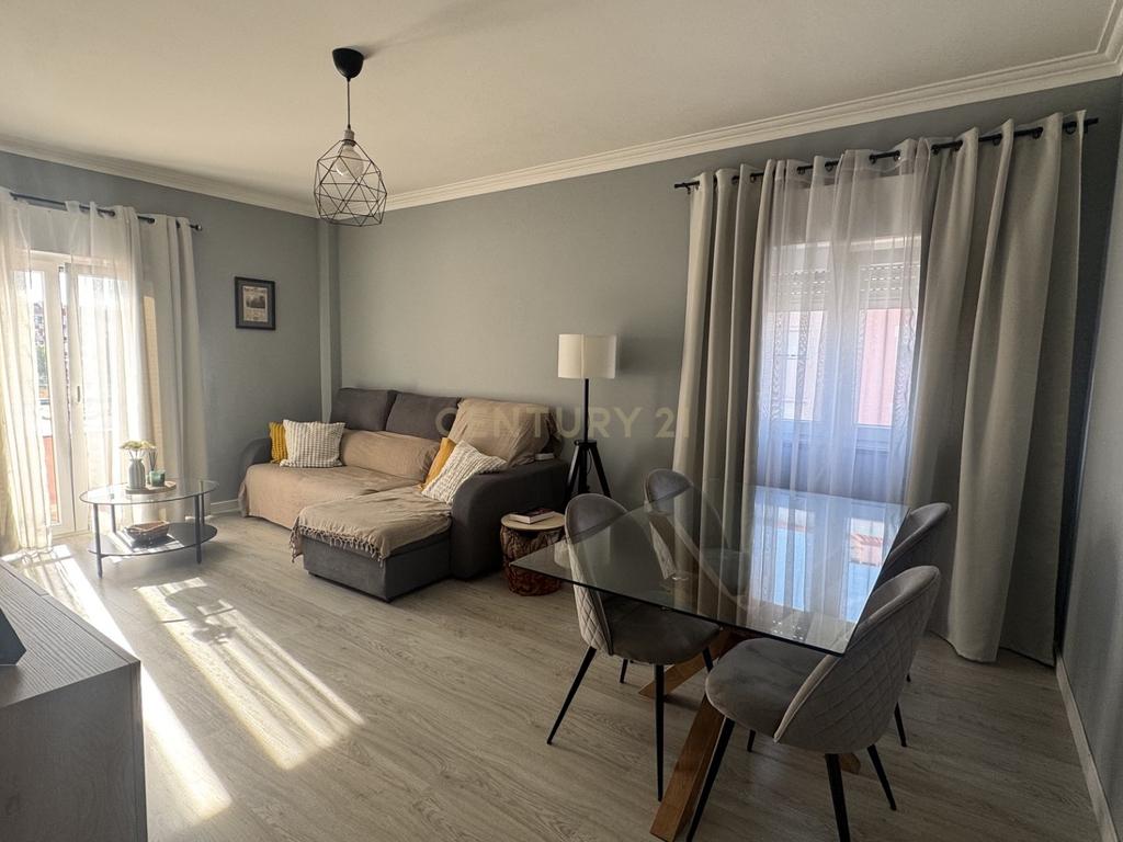 Apartamento Renovado T2 em Pinhal Novo, Palmela - Image 2