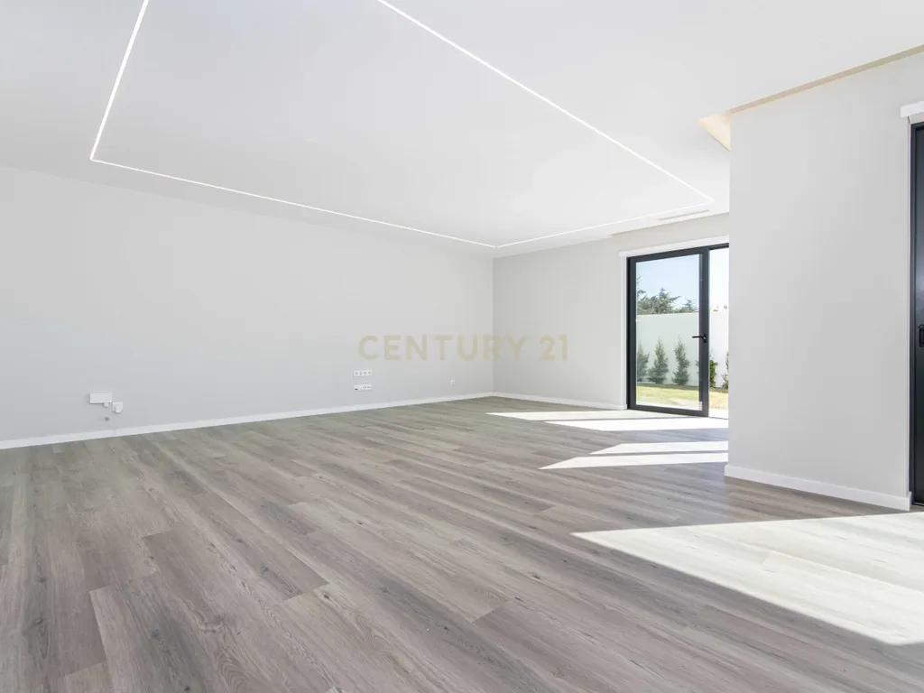 Moradia T4 Premium independente com Piscina (Nova Construção) / Barcarena - Image 31