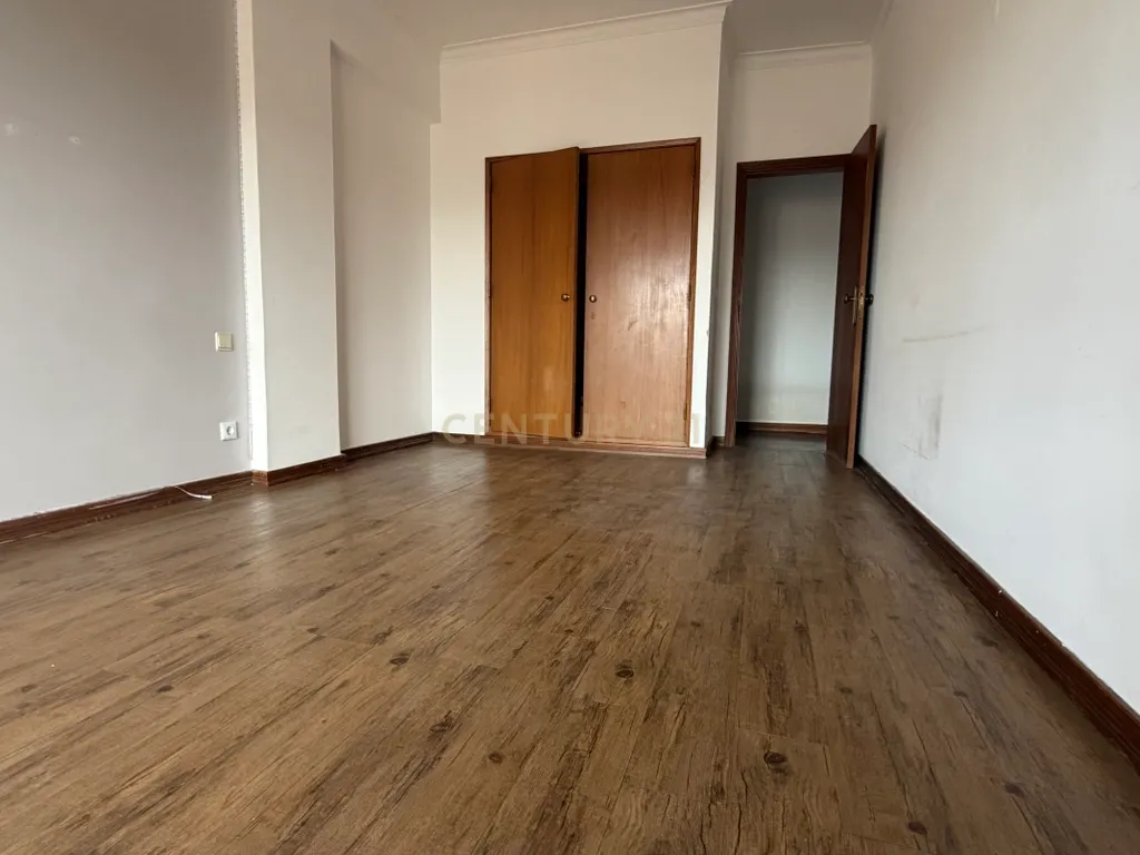 Apartamento T3 com Varandas e Vista Panorâmica no Bonfim, em Setúbal - Image 19