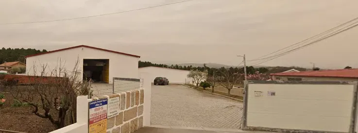 Armazém com Parque de Estacionamento – Localização Estratégica - Image 6