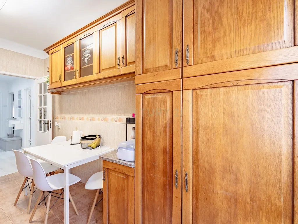 Apartamento semi-Renovado T2 em Seixal, Setúbal - 270.000€ - Image 8