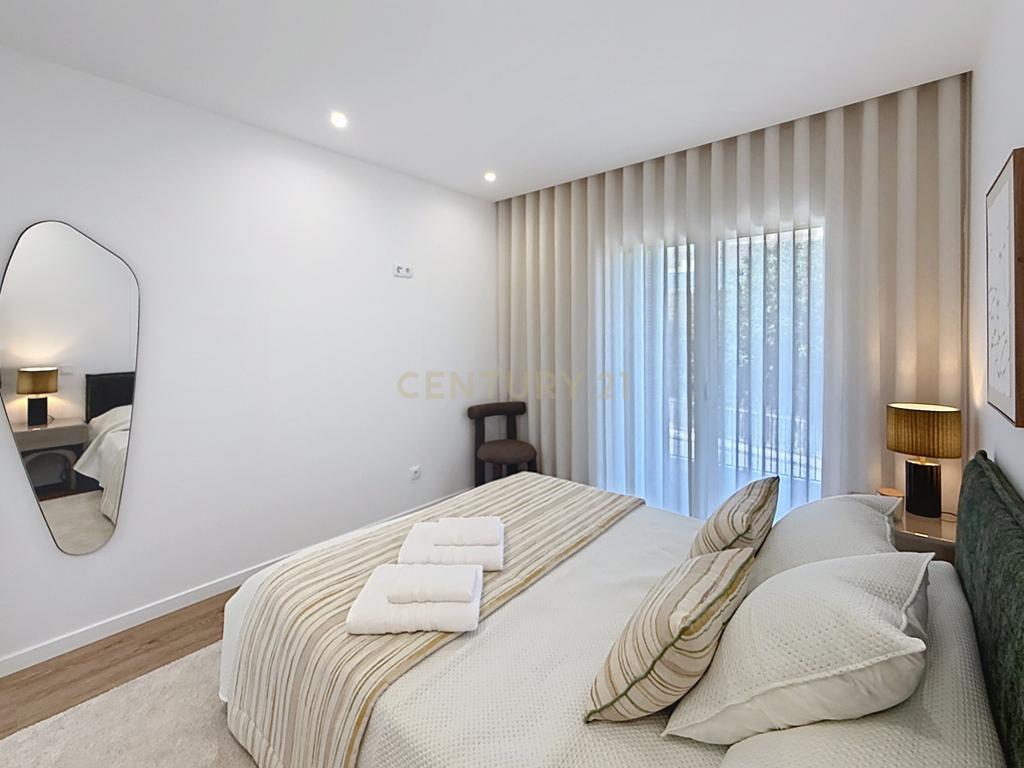 Apartamento Novo com Terraço e Piscina Privativa em Nazaré - Image 30