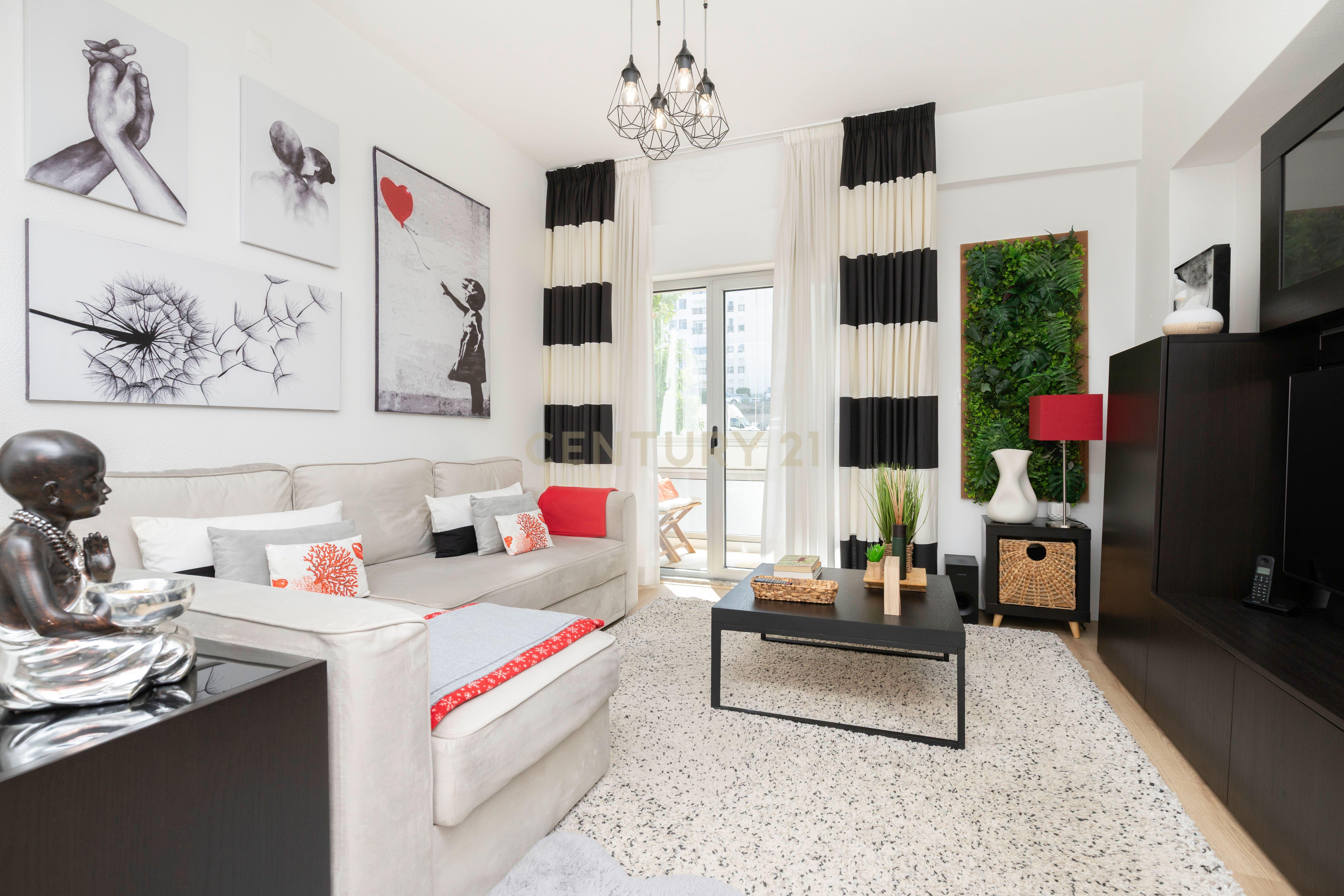 Fotografia 10 de T2 totalmente remodelado em Queluz | Pronto a habitar | Elevador e varanda