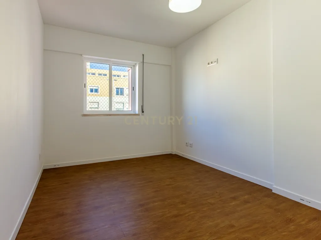 Apartamento T3, Lisboa, com um lugar de parqueamento e arrecadação. Oportunidade Única! - Image 9