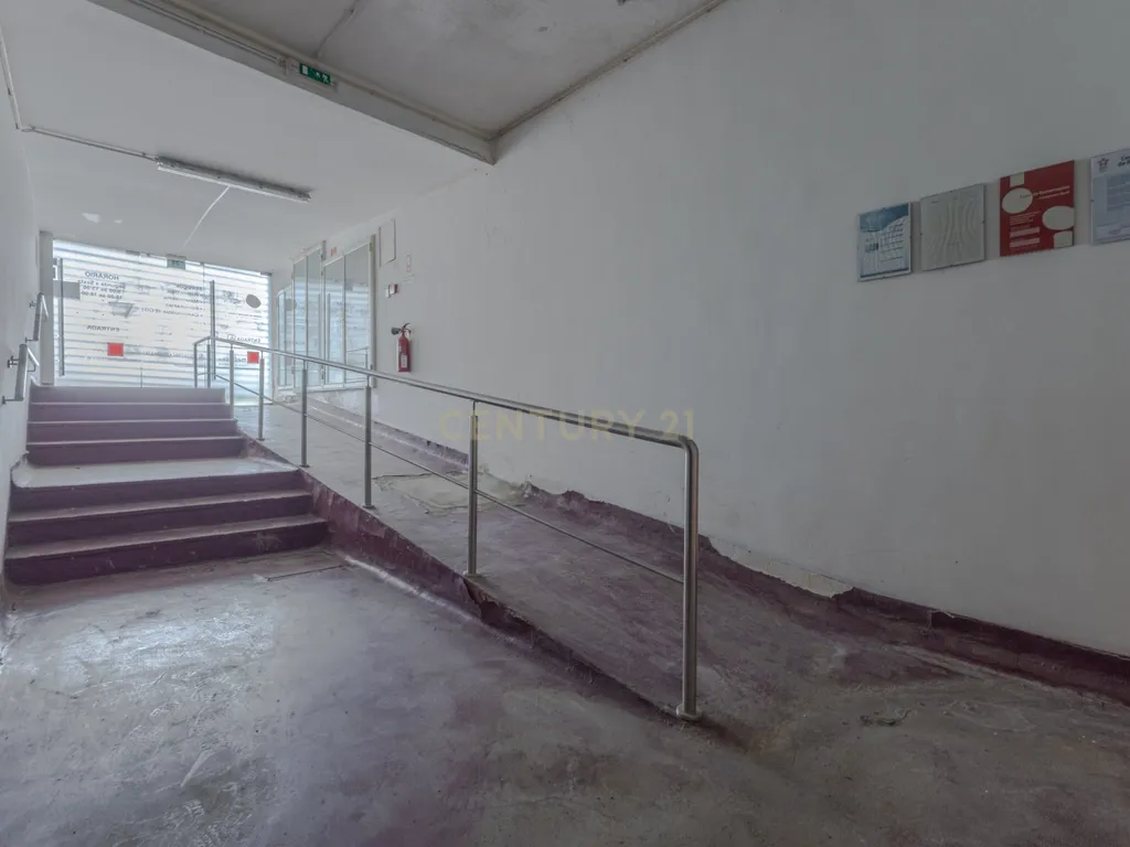 Ativo Comercial Multiuso com 494 m² | Clínica, Showroom, Self-Storage, Formação ou Operação Empresarial - Image 2