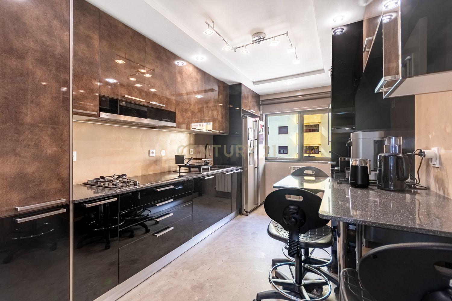 Fotografia 9 de Apartamento T3 convertido em T2 com Closet e Parqueamento na Quinta Nova – Odivelas